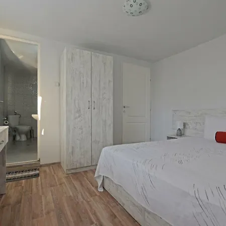 Bistra Guest 3*
